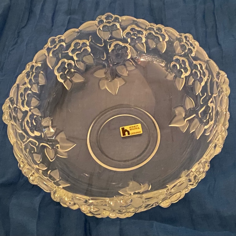 Vintage Home Beautiful celebration crystal 8.75 large serving bowl